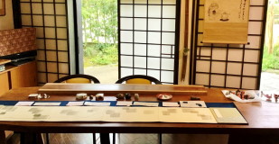「墨書とその仲間展」の作品制作